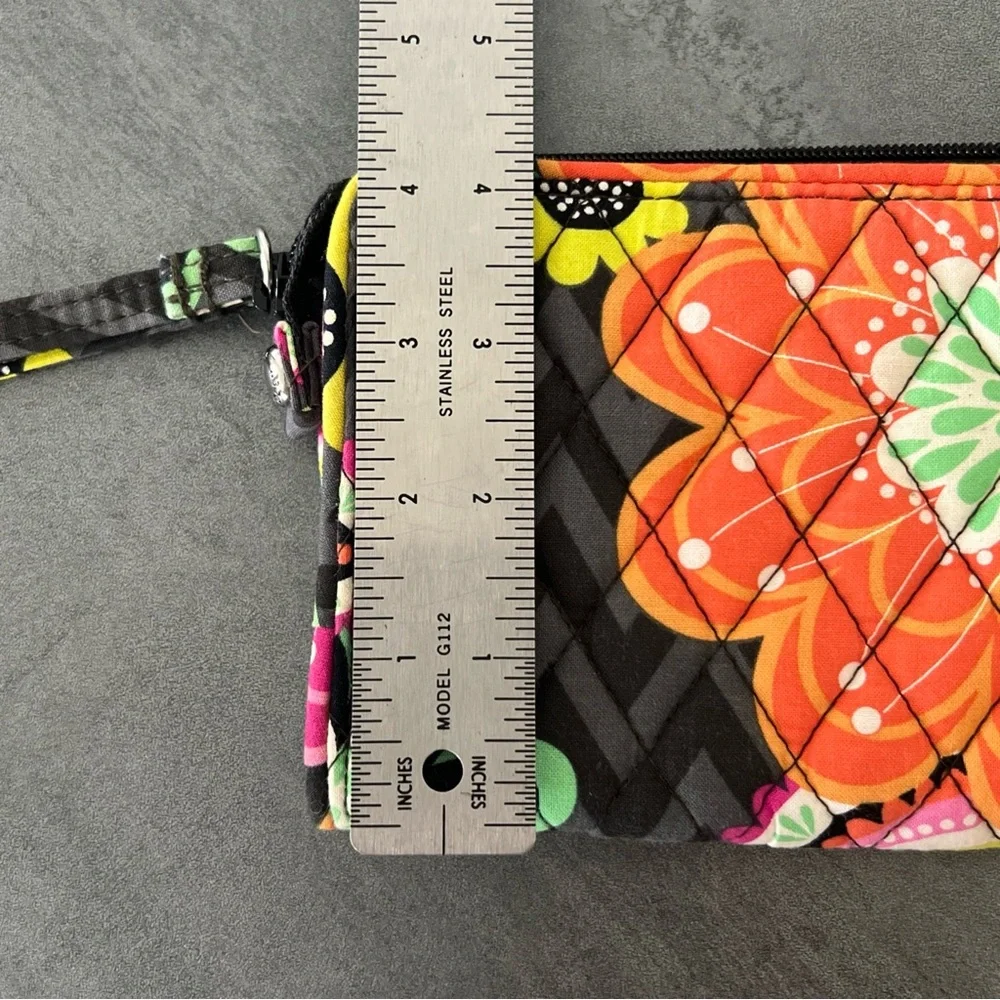 Vera Bradley‎ Ziggy Zinnia Retired Pattern Quilted Clutch Wallet Wristlet Strap